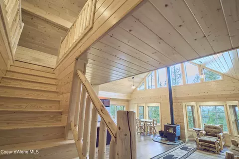 Entry Way - 452 Ruby Creek Rd, Naples, ID 83847 photo 3 of 9