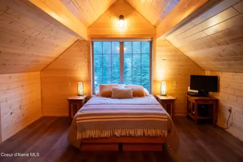 Bedroom - 452 Ruby Creek Rd, Naples, ID 83847 photo 4 of 7