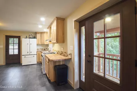 Kitchen - 452 Ruby Creek Rd, Naples, ID 83847 photo 4 of 5