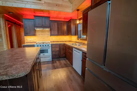 Kitchen - 452 Ruby Creek Rd, Naples, ID 83847 photo 2 of 5