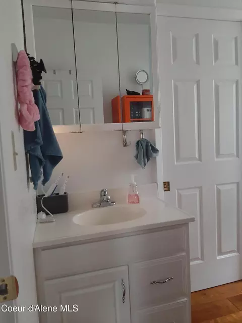 Bath - 20 Kellogg Ave, Kellogg, ID 83837 photo 2 of 2