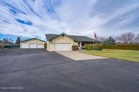 5687 N 15th St, Dalton Gardens, ID 83815