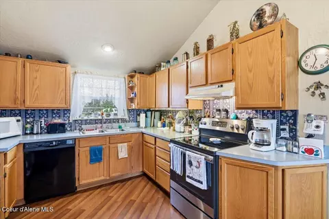 Kitchen - 170 E Miles Ave, Hayden, ID 83835 photo 2 of 4