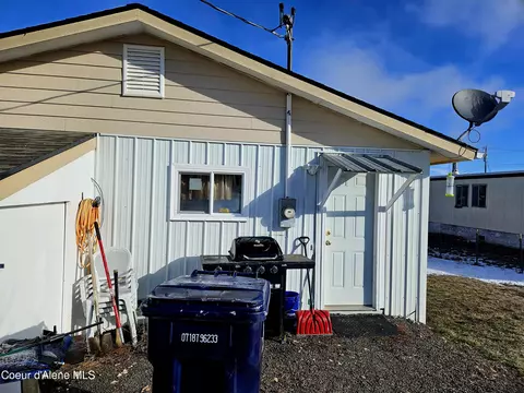 Exterior - 723 C St, Plummer, ID 83851 photo 2 of 3