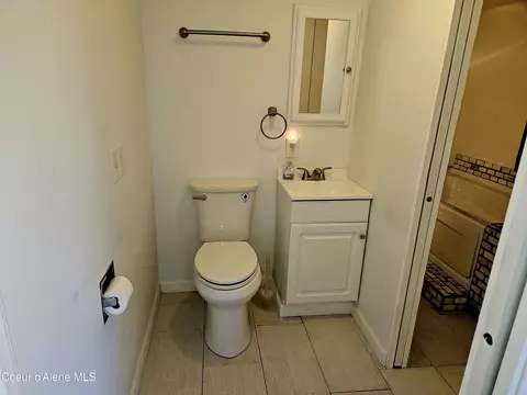 Bath - 723 C St, Plummer, ID 83851 photo 3 of 3
