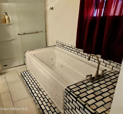 Bath - 723 C St, Plummer, ID 83851 photo 1 of 3