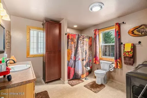 Bath - 20264 Coeur Dalene River Rd, Kingston, ID 83839 photo 1 of 1
