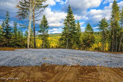 1 Cross White Road, Careywood, ID 83809