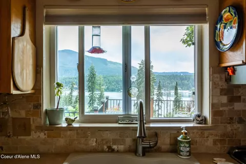 Kitchen - 17532 E Bannock Dr, Bayview, ID 83803 photo 4 of 4