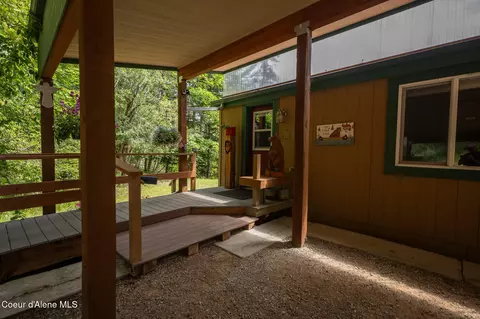 Exterior - 17532 E Bannock Dr, Bayview, ID 83803 photo 3 of 7