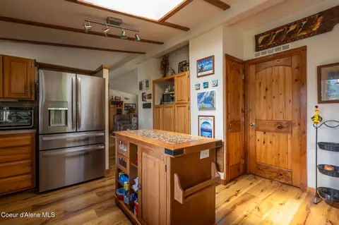 Kitchen - 17532 E Bannock Dr, Bayview, ID 83803 photo 3 of 4