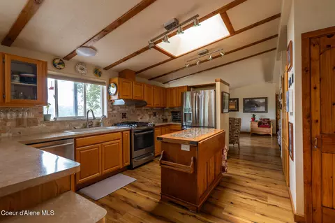 Kitchen - 17532 E Bannock Dr, Bayview, ID 83803 photo 1 of 4