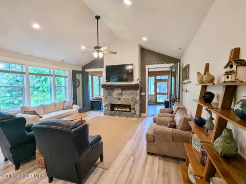 Living - 891 Ames Way, Dover, ID 83825 photo 1 of 2