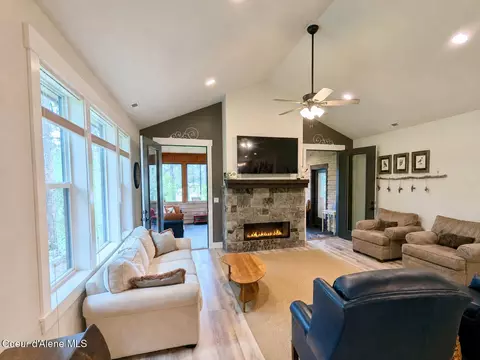 Living - 891 Ames Way, Dover, ID 83825 photo 2 of 2
