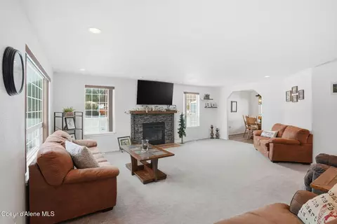 Living - 502 Lewiston Ave, Pinehurst, ID 83850 photo 1 of 3