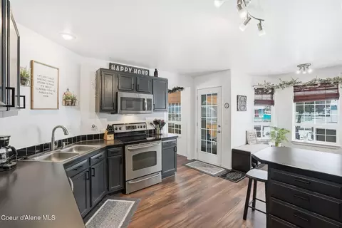 Kitchen - 502 Lewiston Ave, Pinehurst, ID 83850 photo 4 of 4