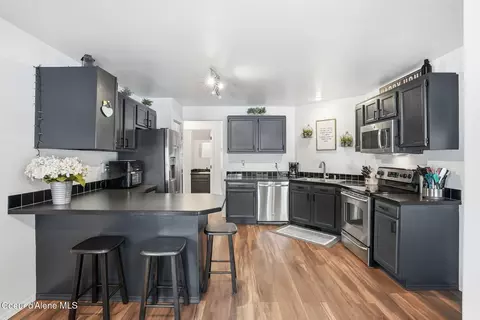 Kitchen - 502 Lewiston Ave, Pinehurst, ID 83850 photo 2 of 4