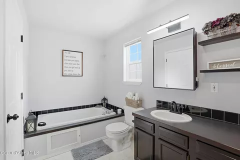 Bath - 502 Lewiston Ave, Pinehurst, ID 83850 photo 2 of 4