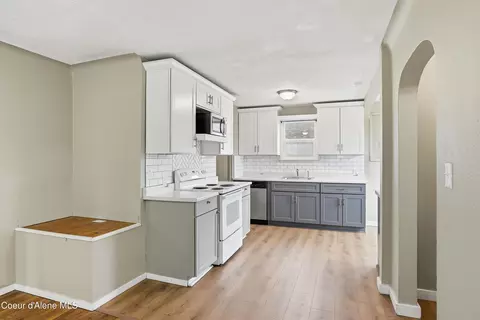 Kitchen - 6113 E 8th Ave, Spokane Valley, WA 99212 photo 1 of 4