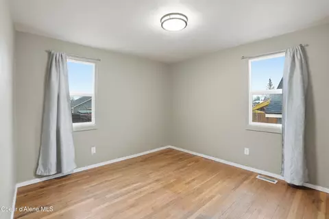 Bedroom - 6113 E 8th Ave, Spokane Valley, WA 99212 photo 2 of 2