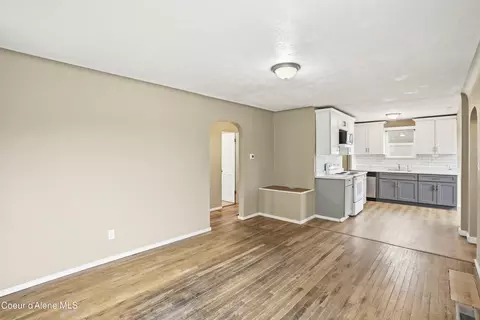 Living - 6113 E 8th Ave, Spokane Valley, WA 99212 photo 3 of 6