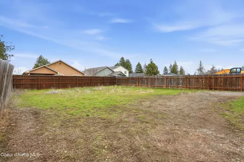 Exterior - 6113 E 8th Ave, Spokane Valley, WA 99212 photo 6 of 7