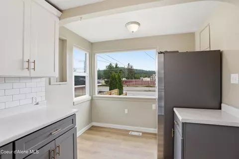 Kitchen - 6113 E 8th Ave, Spokane Valley, WA 99212 photo 4 of 4