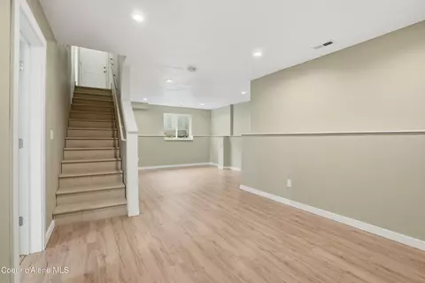 Living - 6113 E 8th Ave, Spokane Valley, WA 99212 photo 4 of 6