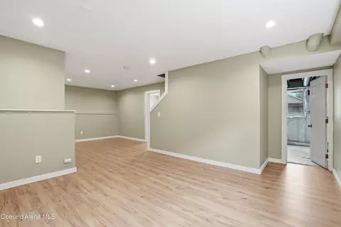 Living - 6113 E 8th Ave, Spokane Valley, WA 99212 photo 6 of 6