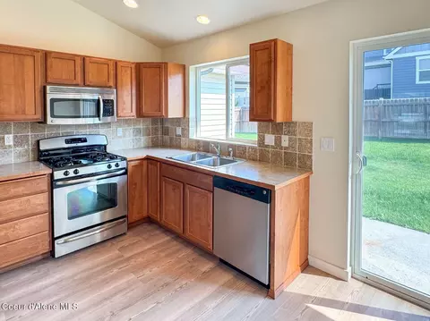 Kitchen - 3154 E Thrush Dr, Post Falls, ID 83854 photo 4 of 4