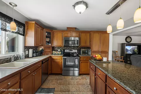 Kitchen - 331 15th St, Plummer, ID 83851 photo 3 of 5