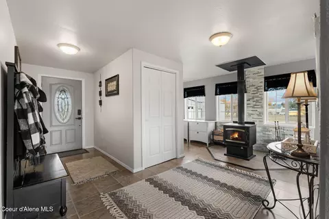 Entry Way - 331 15th St, Plummer, ID 83851 photo 2 of 5