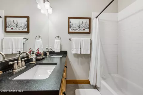 Bath - 95 Harrison Ln, Sandpoint, ID 83864 photo 4 of 4