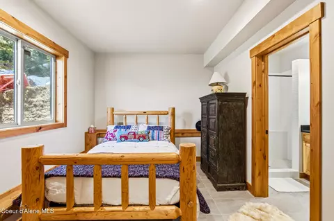Bedroom - 95 Harrison Ln, Sandpoint, ID 83864 photo 3 of 6