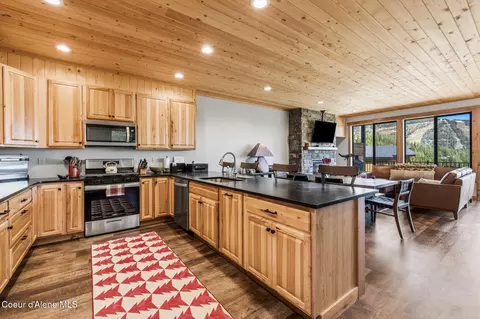 Kitchen - 95 Harrison Ln, Sandpoint, ID 83864 photo 4 of 4