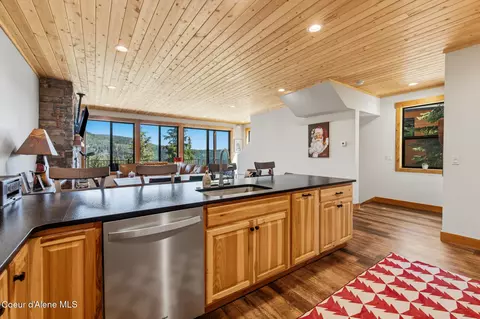 Kitchen - 95 Harrison Ln, Sandpoint, ID 83864 photo 3 of 4