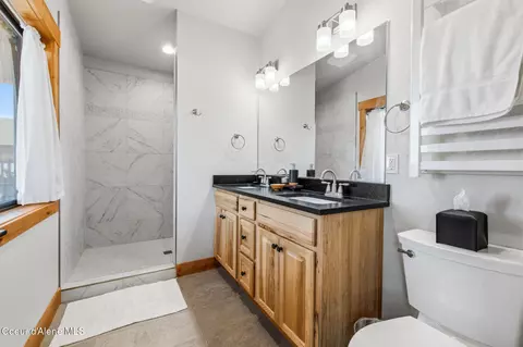 Bath - 95 Harrison Ln, Sandpoint, ID 83864 photo 2 of 4