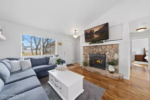 Living - 585 N Divot Ave, Post Falls, ID 83854 photo 1 of 2