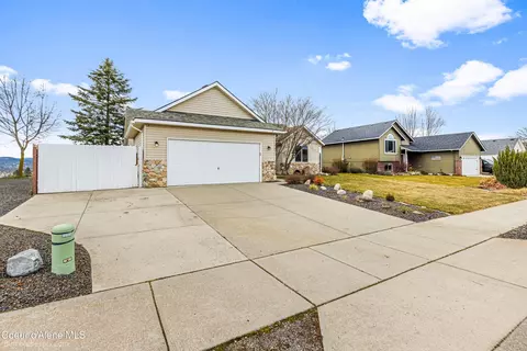 Exterior - 585 N Divot Ave, Post Falls, ID 83854 photo 2 of 17
