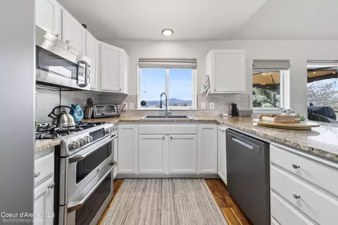 Kitchen - 585 N Divot Ave, Post Falls, ID 83854 photo 3 of 4