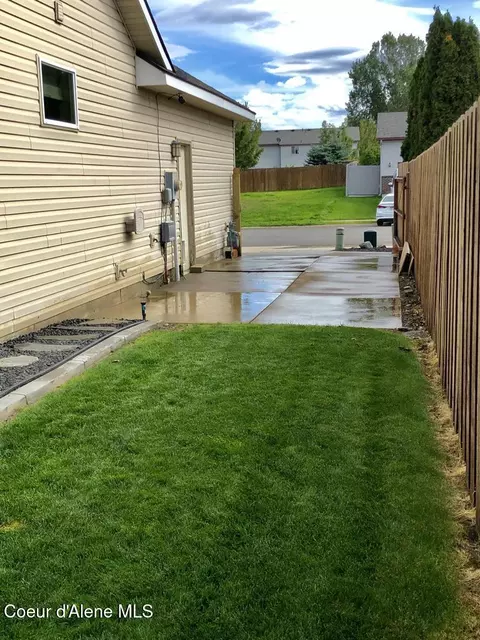 Exterior - 585 N Divot Ave, Post Falls, ID 83854 photo 13 of 17
