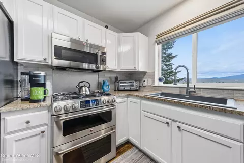 Kitchen - 585 N Divot Ave, Post Falls, ID 83854 photo 2 of 4