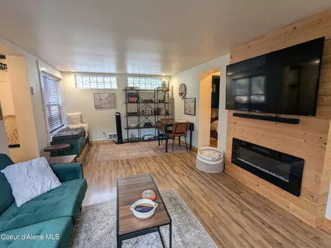 Living - 920 Pearl St, Wallace, ID 83873 photo 4 of 5