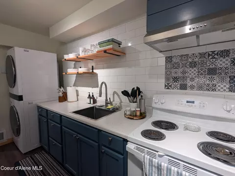 Kitchen - 920 Pearl St, Wallace, ID 83873 photo 3 of 3