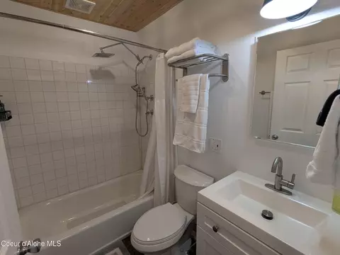 Bath - 920 Pearl St, Wallace, ID 83873 photo 1 of 1