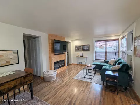 Living - 920 Pearl St, Wallace, ID 83873 photo 2 of 5