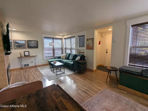 Living - 920 Pearl St, Wallace, ID 83873 photo 3 of 5
