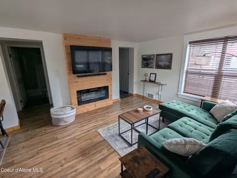 Living - 920 Pearl St, Wallace, ID 83873 photo 1 of 5