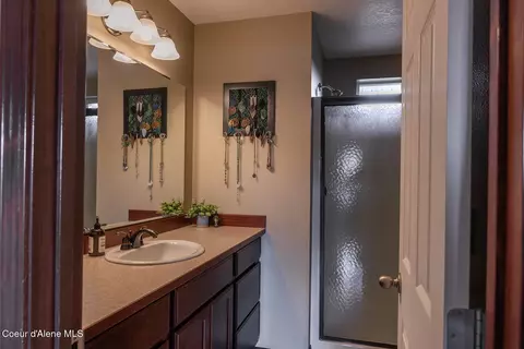 Bath - 8464 N Boysenberry Loop, Hayden, ID 83835 photo 2 of 5