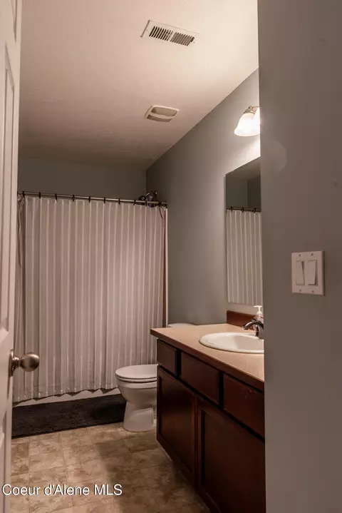 Bath - 8464 N Boysenberry Loop, Hayden, ID 83835 photo 4 of 5